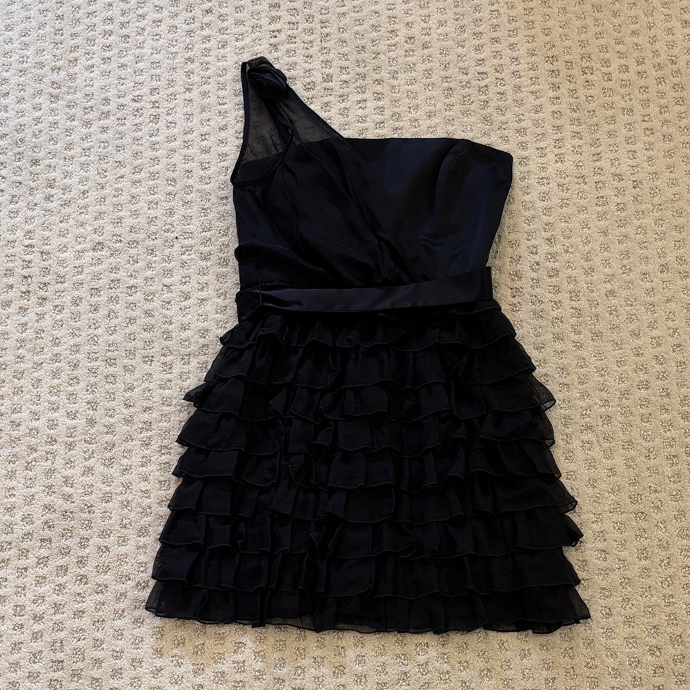 Chic Black One-Shoulder Ruffle Dress